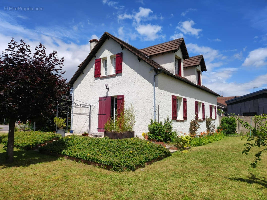 Maison à FLEURY-LES-AUBRAIS