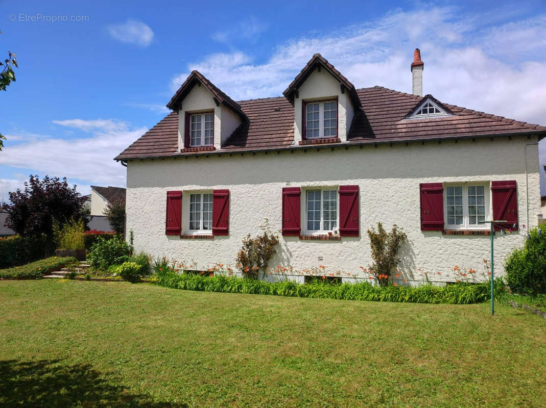 Maison à FLEURY-LES-AUBRAIS