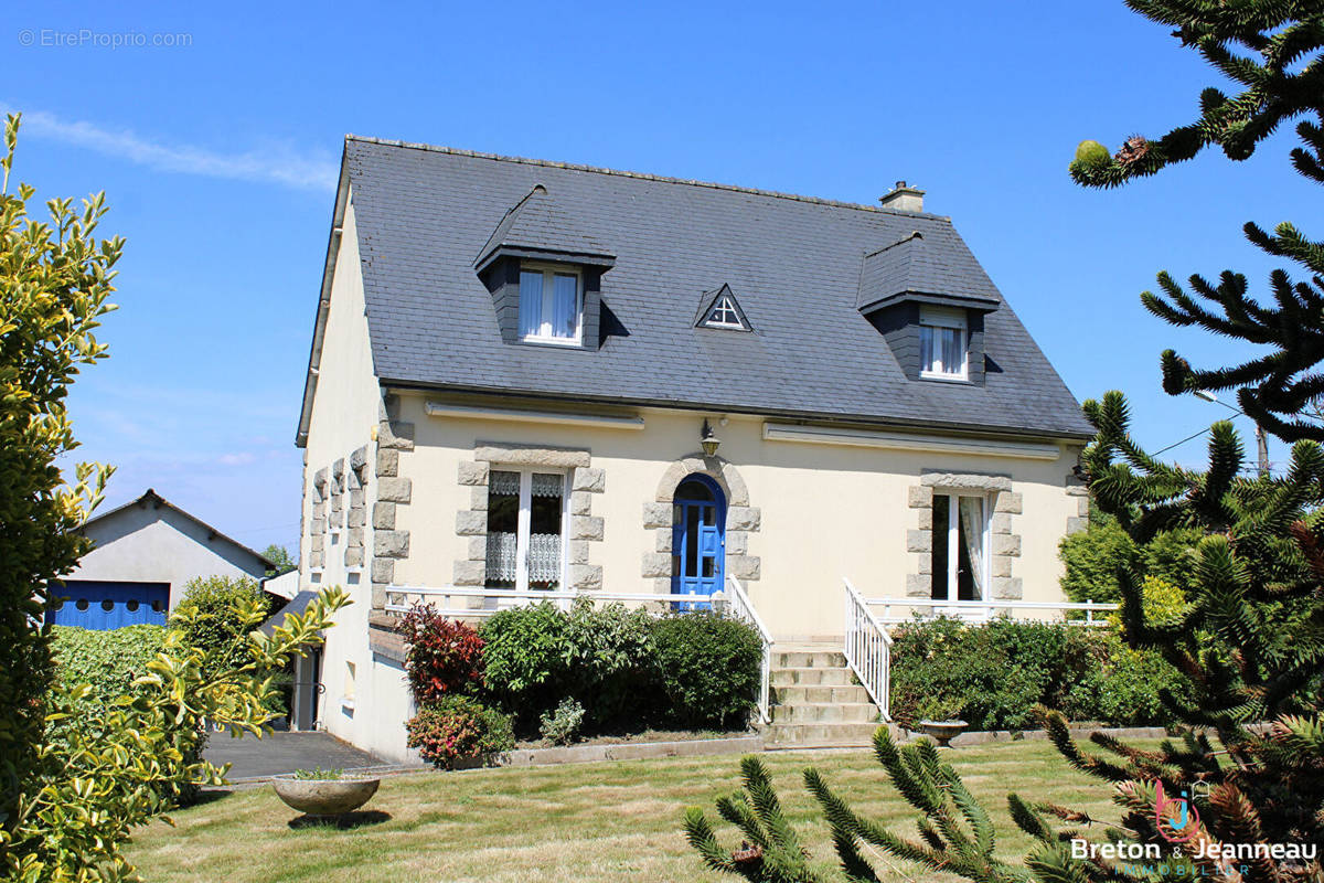 Maison à SAINT-DENIS-DE-GASTINES