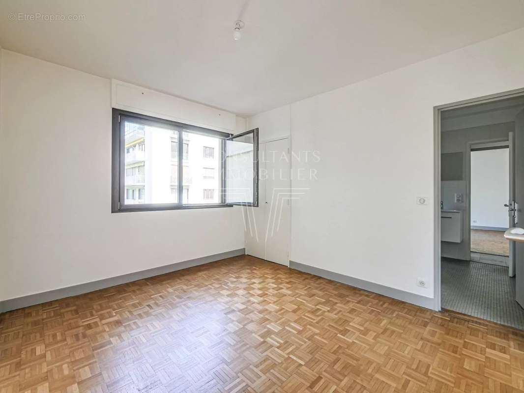 Appartement à NEUILLY-SUR-SEINE