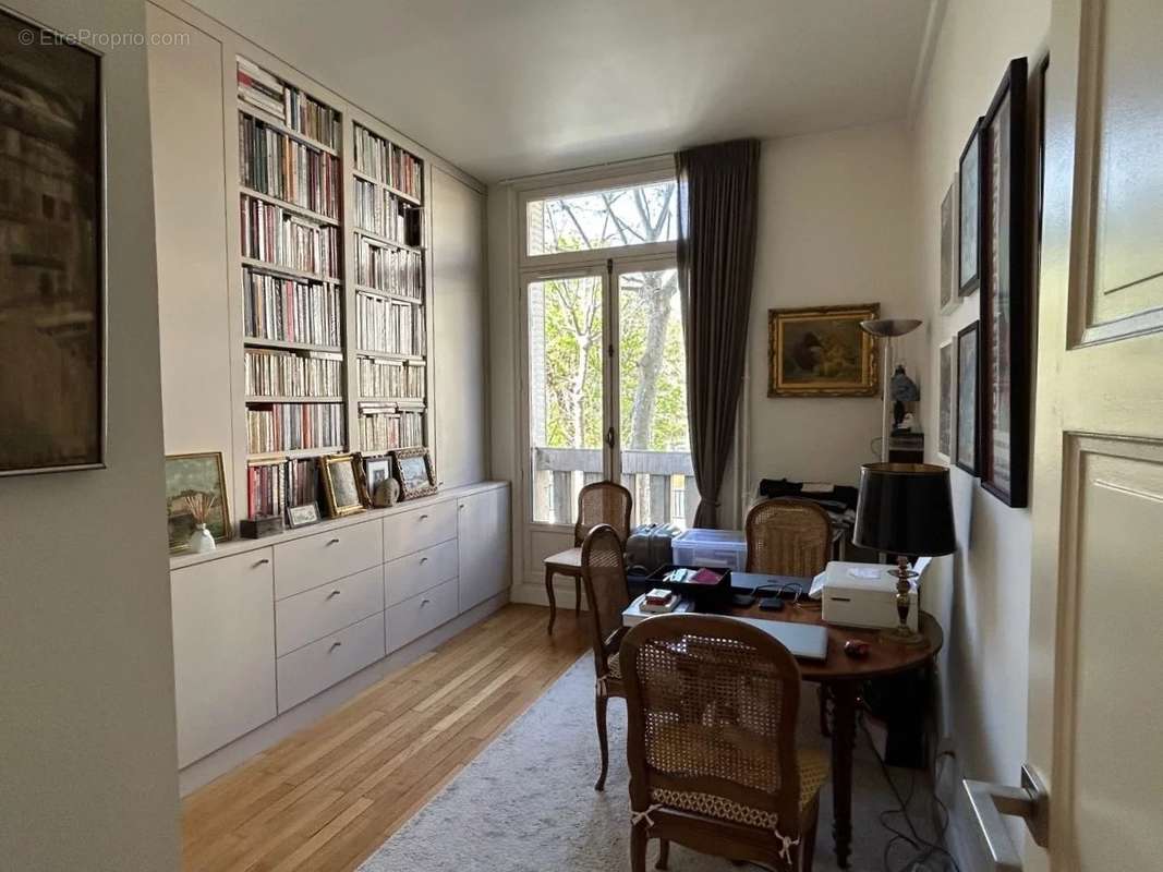 Appartement à NEUILLY-SUR-SEINE