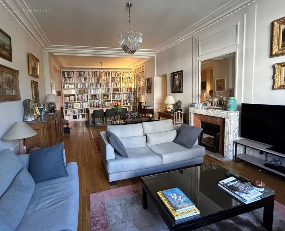 Appartement à NEUILLY-SUR-SEINE