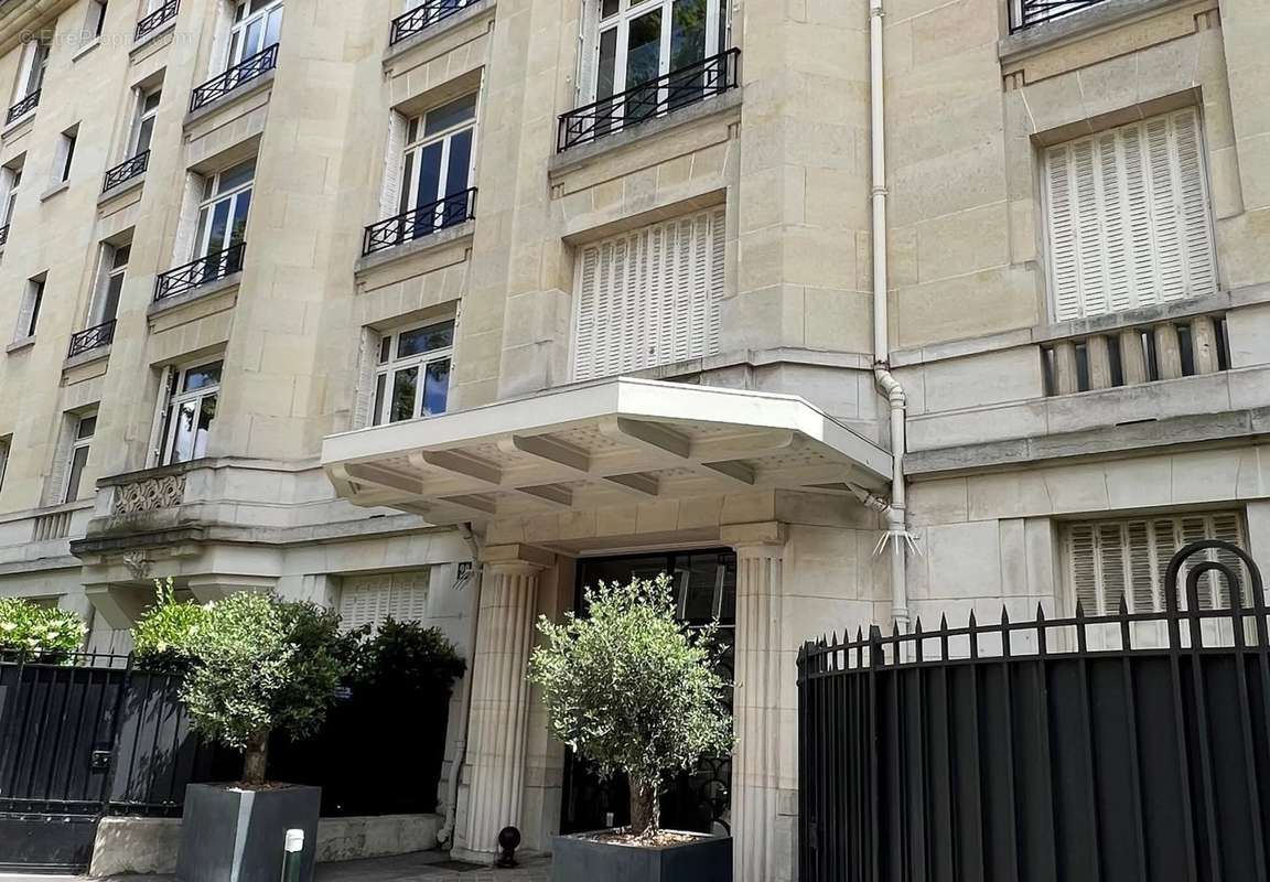 Appartement à NEUILLY-SUR-SEINE