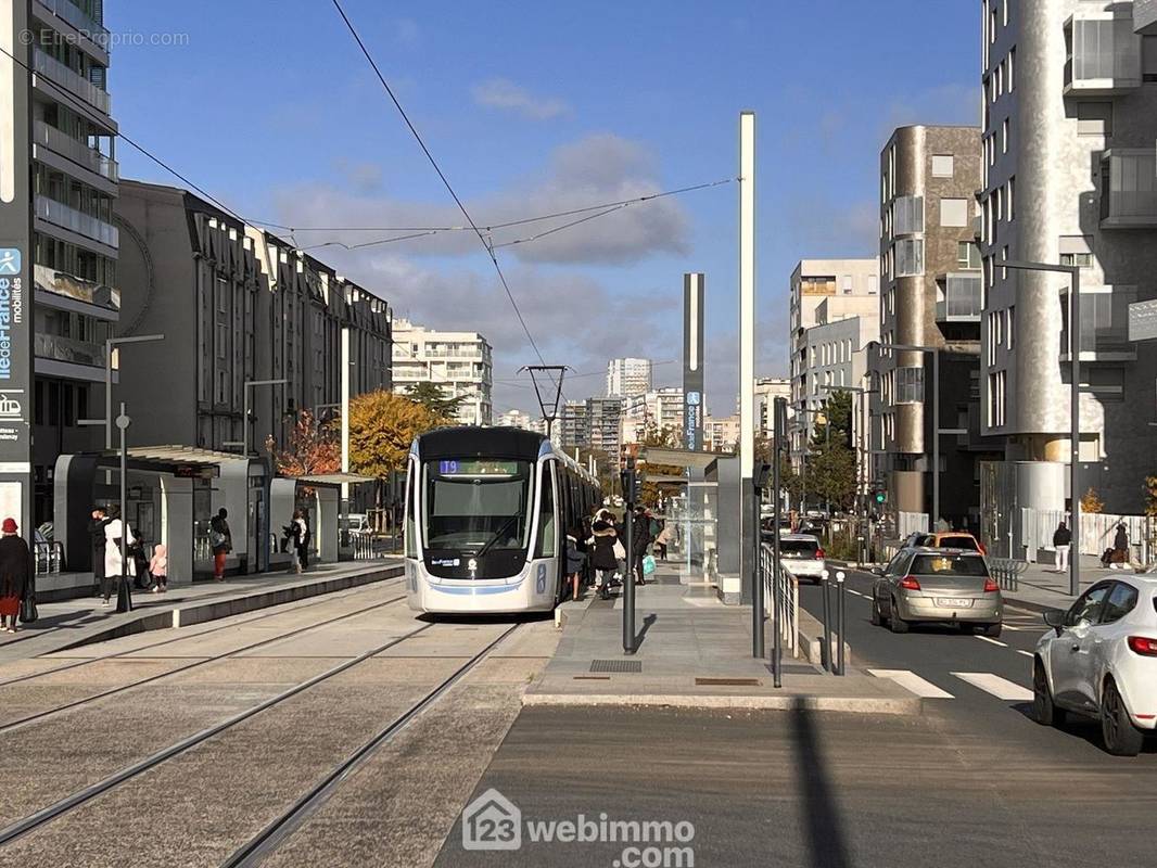 A 250 m du Tramway T9, - Maison à VITRY-SUR-SEINE