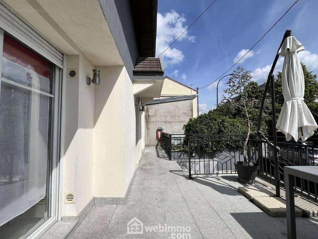 Donnant sur la terrasse et, - Maison à VITRY-SUR-SEINE