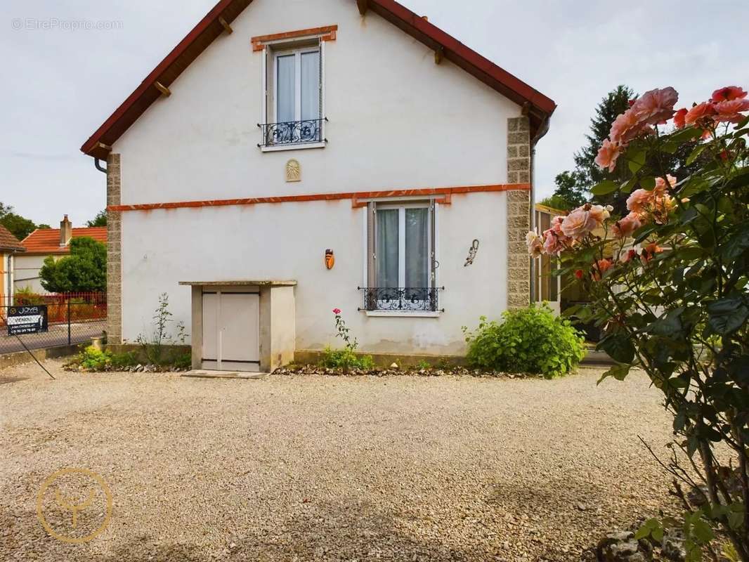 Maison à AIX-EN-OTHE