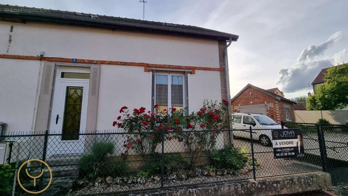 Maison à AIX-EN-OTHE