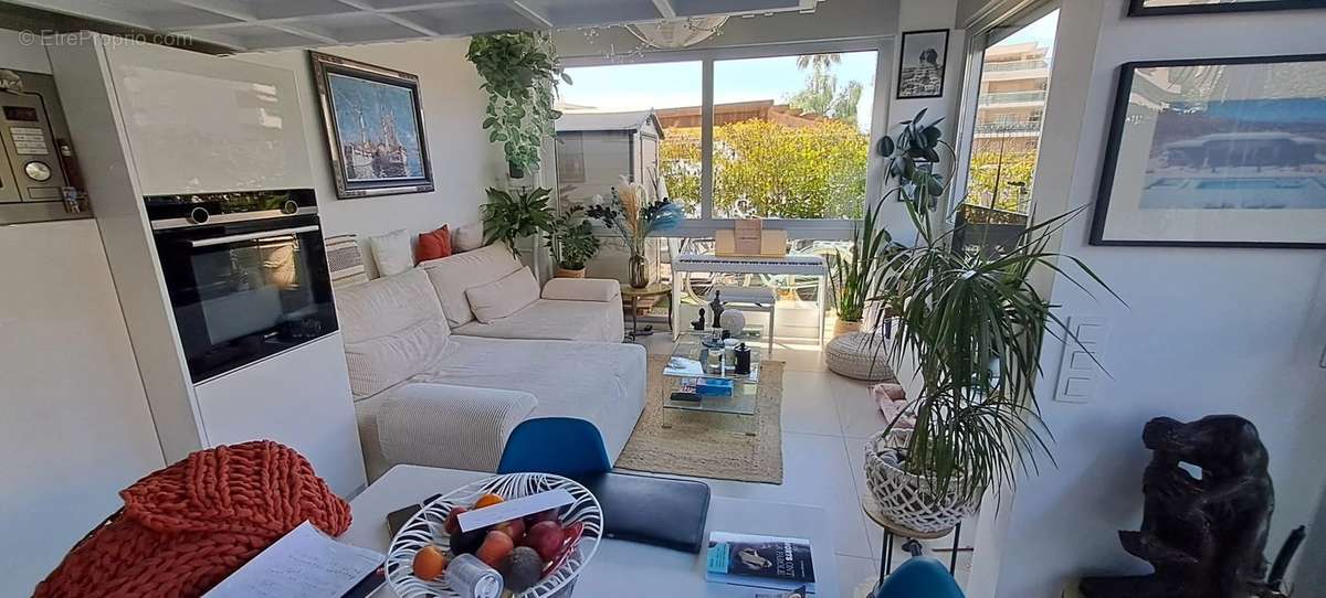 Appartement à SAINT-LAURENT-DU-VAR