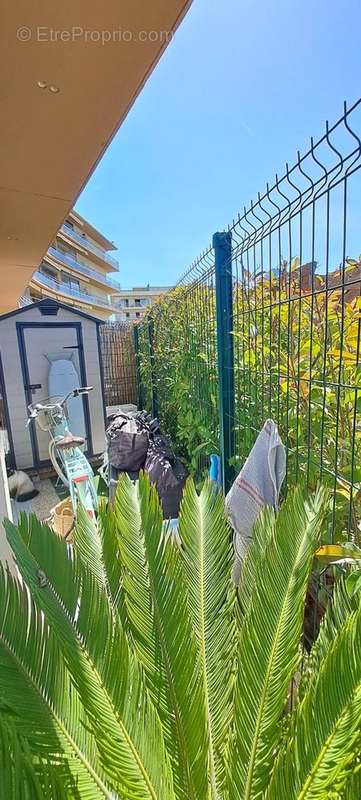 Appartement à SAINT-LAURENT-DU-VAR