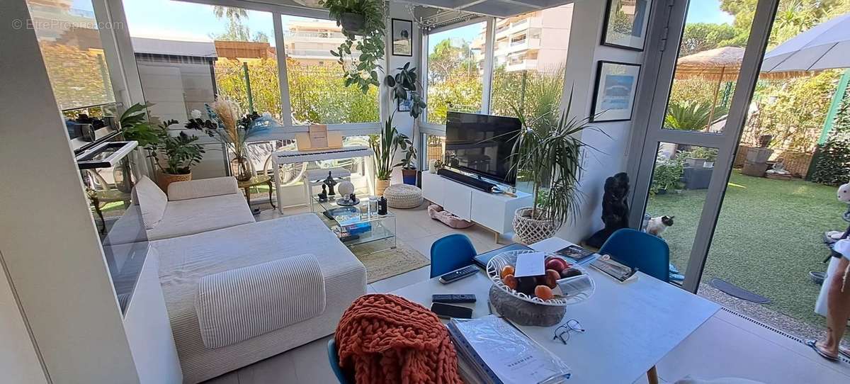 Appartement à SAINT-LAURENT-DU-VAR