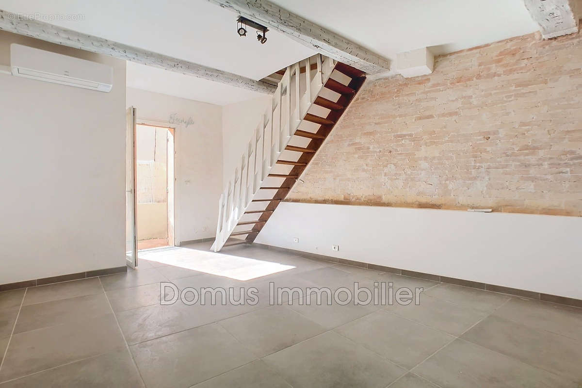 Appartement à ENTRAIGUES-SUR-LA-SORGUE