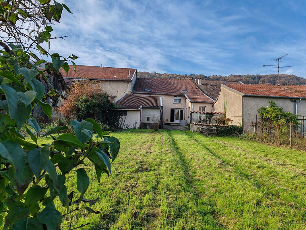 Maison à BUXIERES-SOUS-LES-COTES