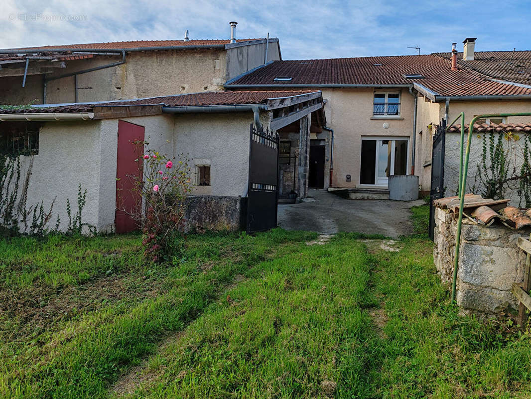 Maison à BUXIERES-SOUS-LES-COTES