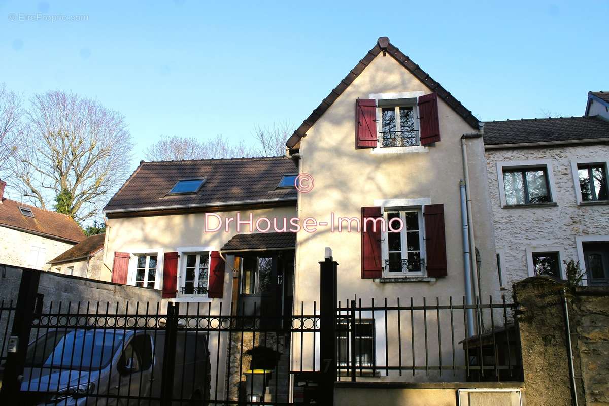 Maison à MORAINVILLIERS