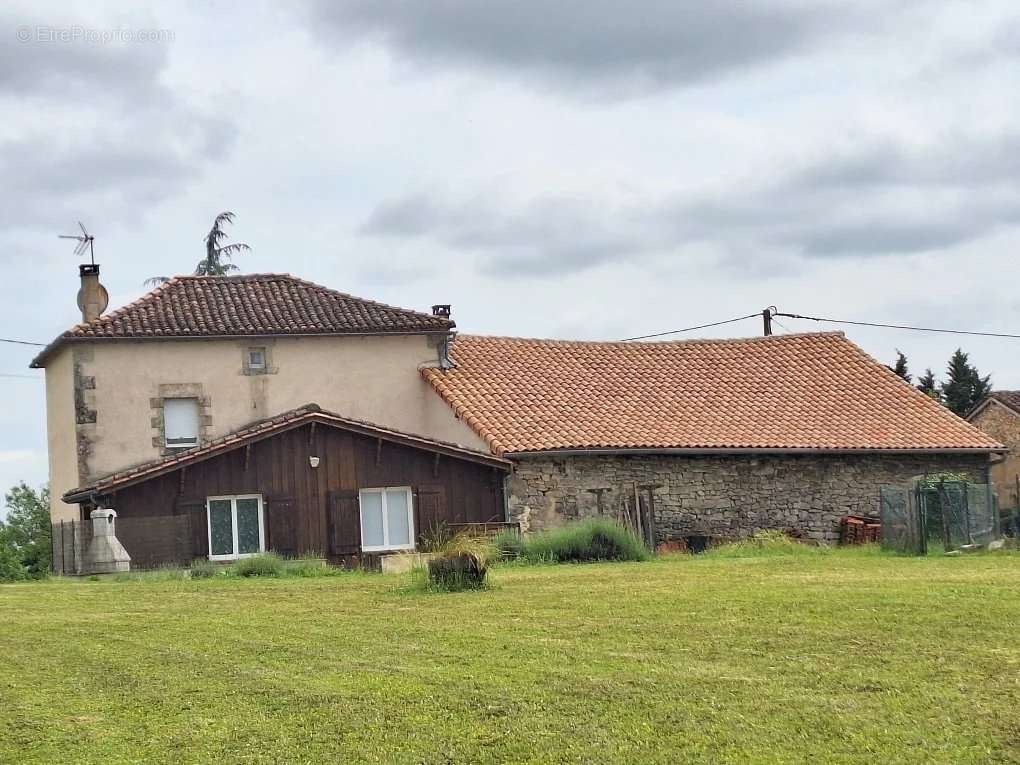 Maison à FEUILLADE