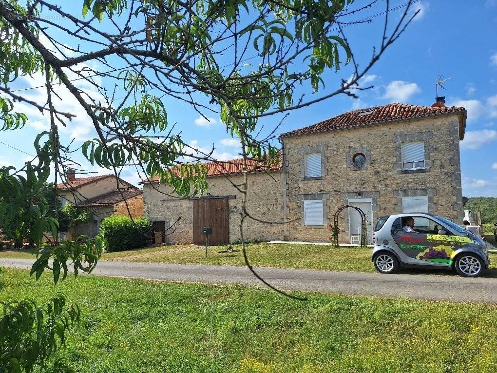 Maison à FEUILLADE