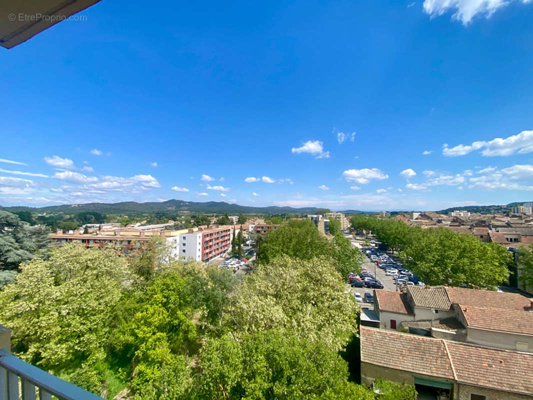 Appartement à BAGNOLS-SUR-CEZE