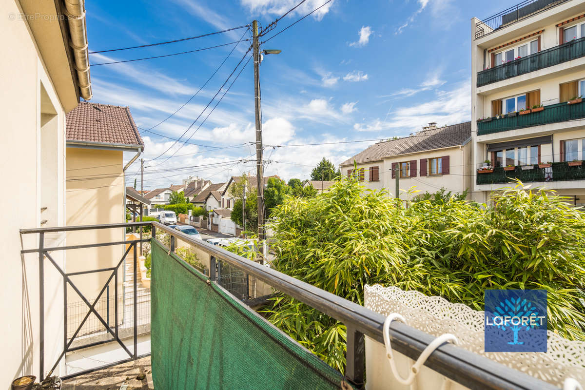 Appartement à LES PAVILLONS-SOUS-BOIS