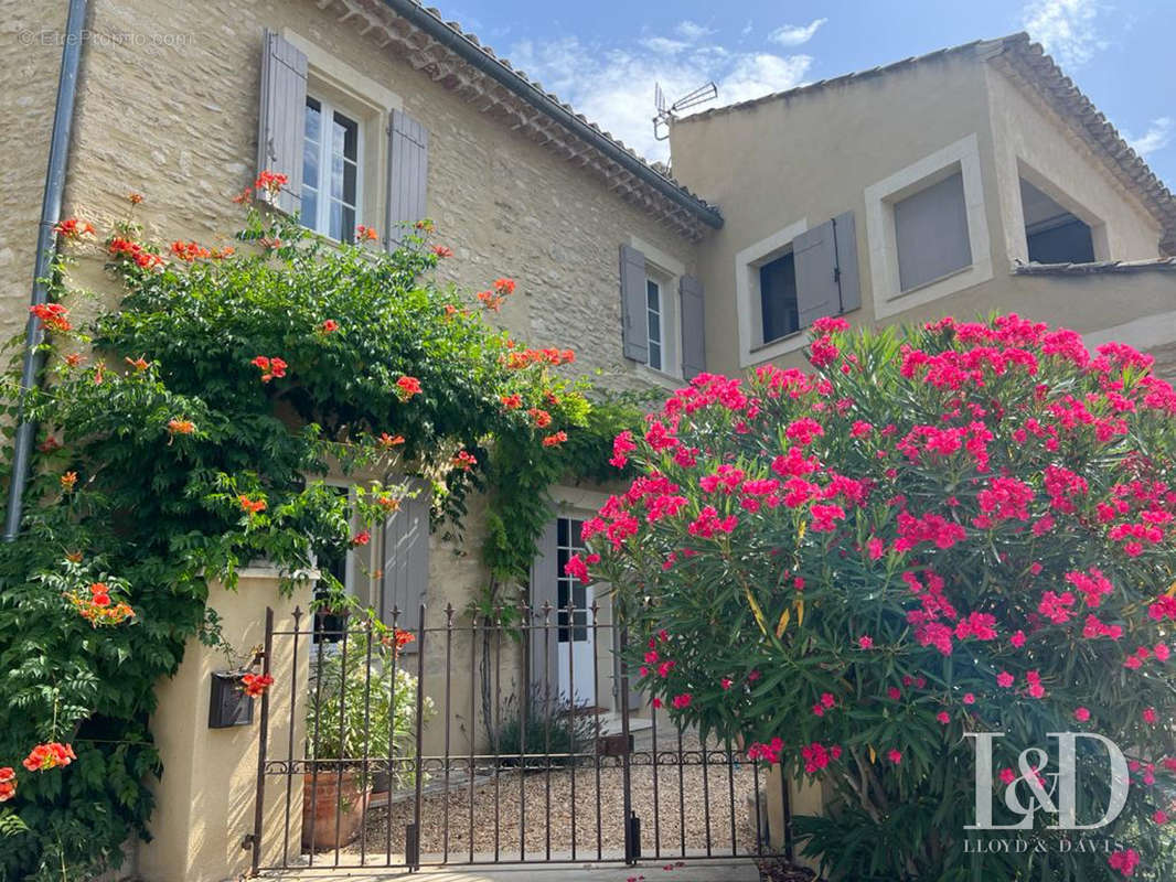 Maison à GORDES