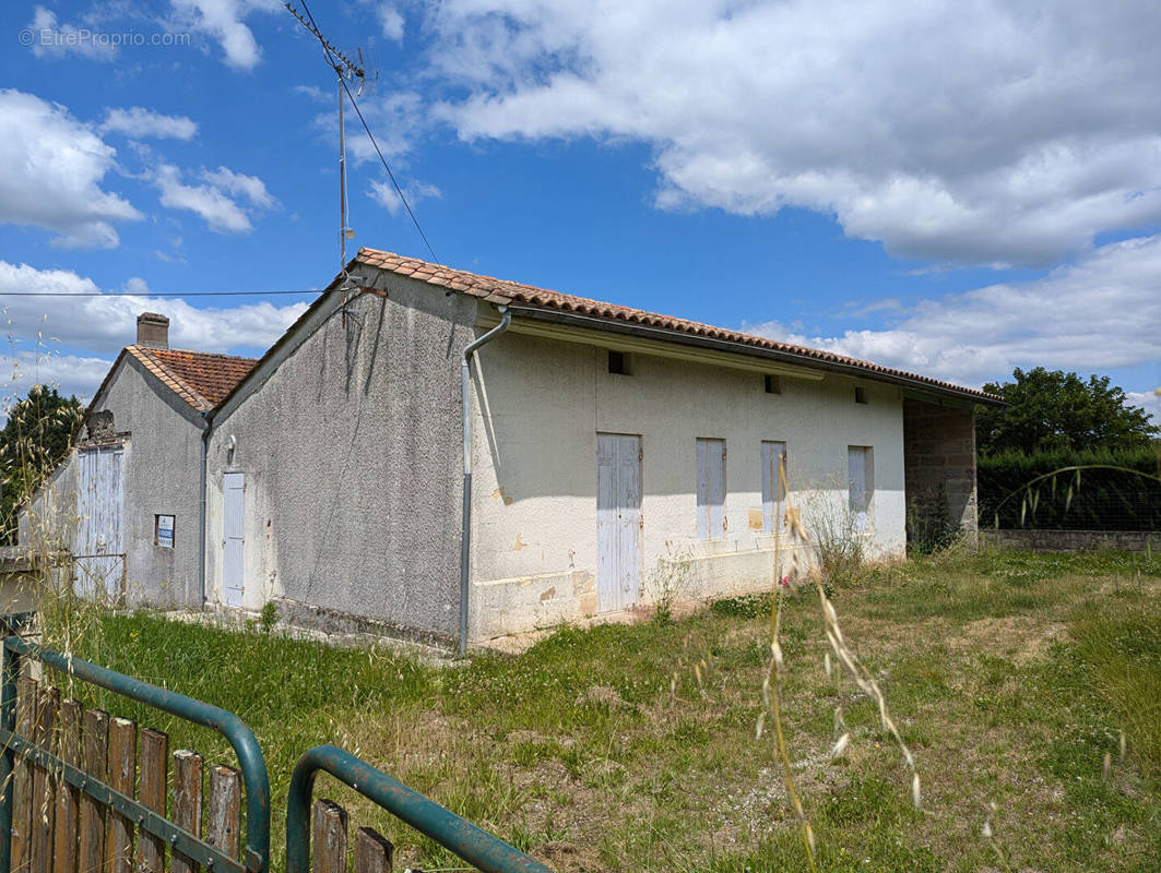 Maison à PETIT-PALAIS-ET-CORNEMPS