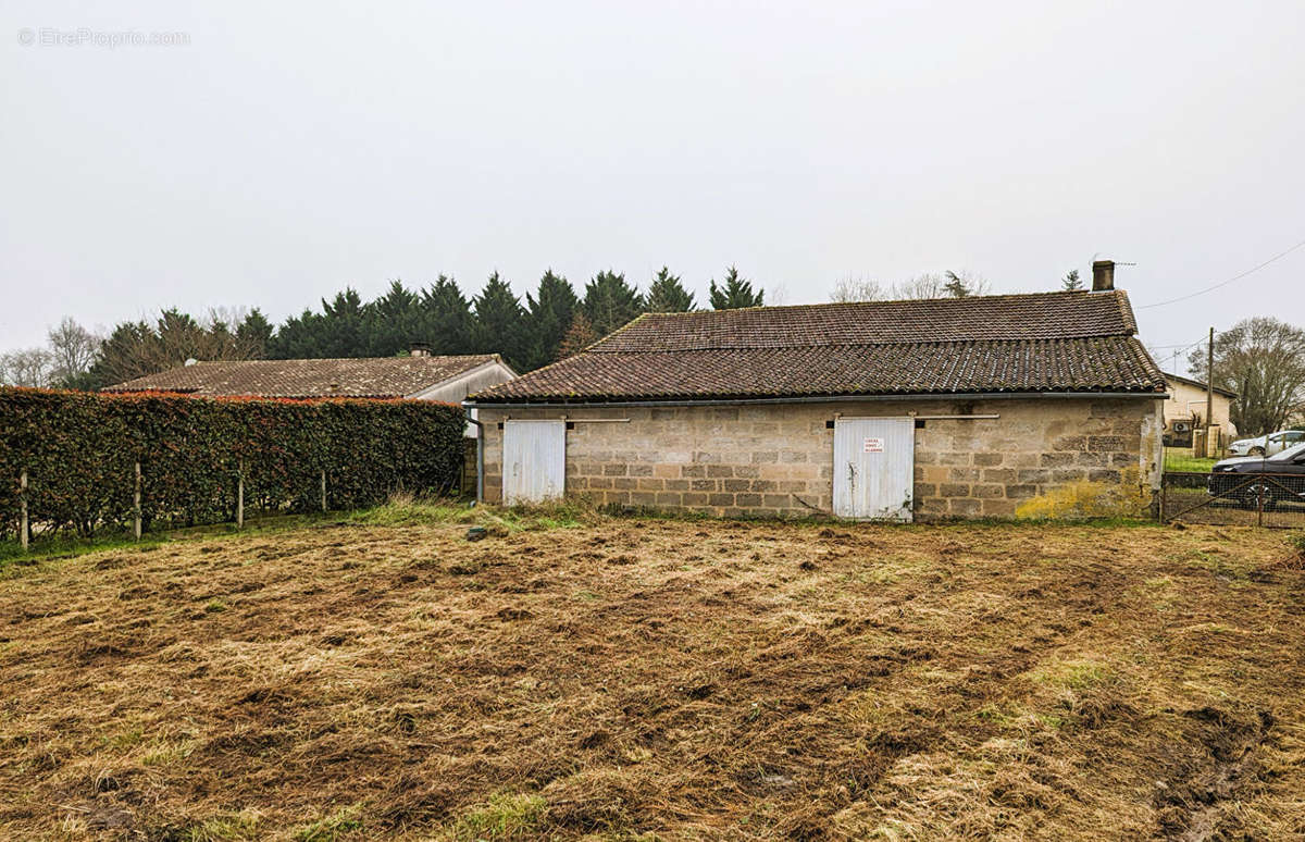 Maison à PETIT-PALAIS-ET-CORNEMPS