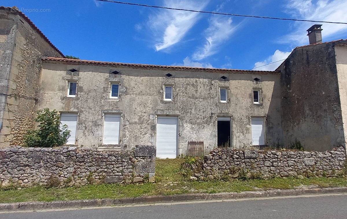 Maison à COUQUEQUES