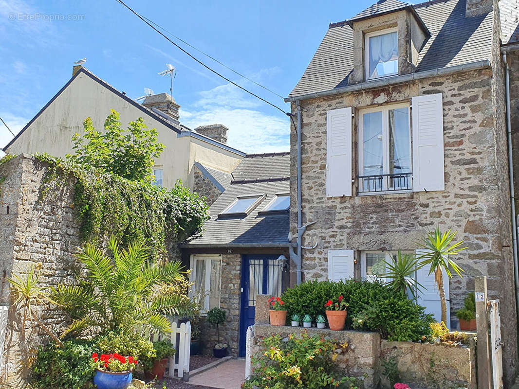 Maison à SAINT-VAAST-LA-HOUGUE