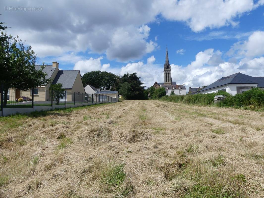 Terrain à LA CHAPELLE-DE-BRAIN