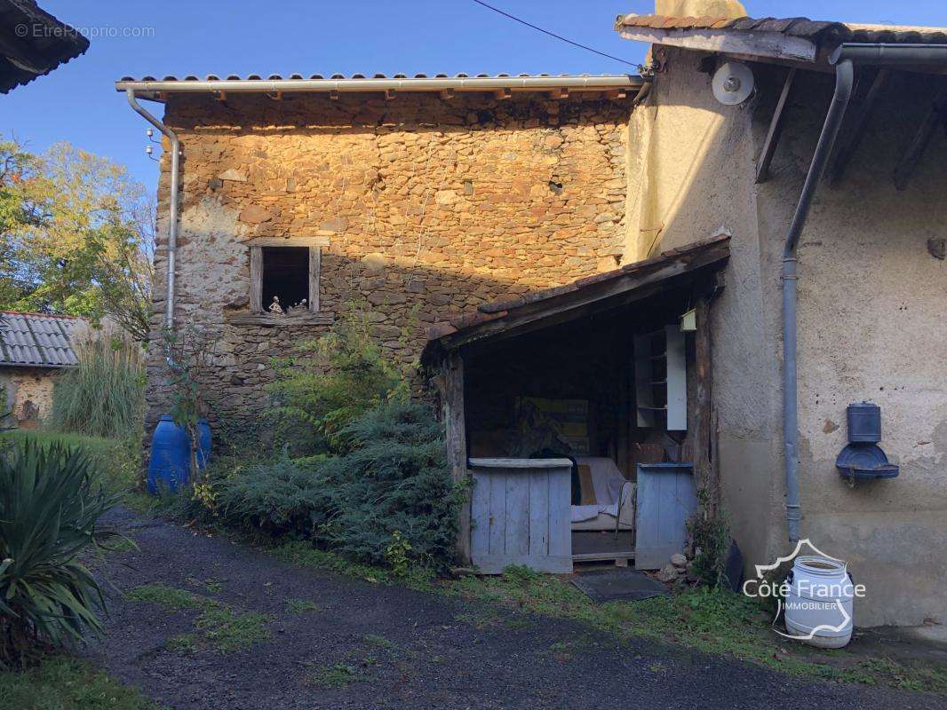 Maison à SAINT-ETIENNE-DE-MAURS