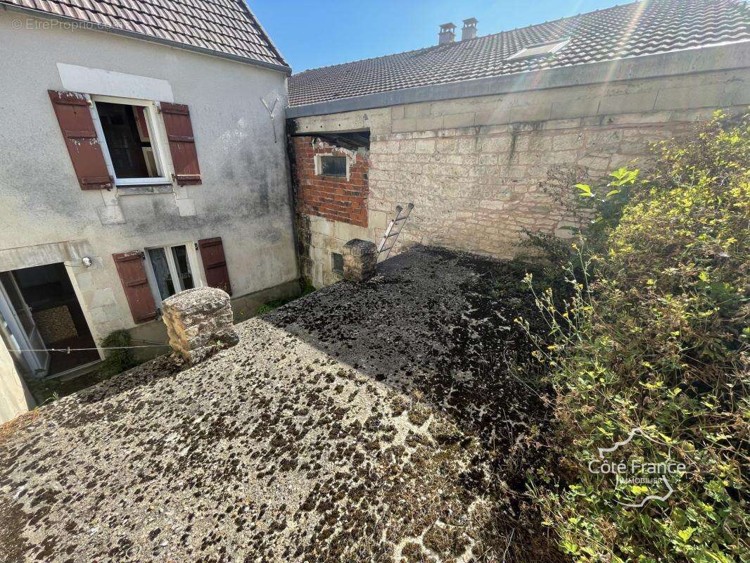 Maison à COURSON-LES-CARRIERES