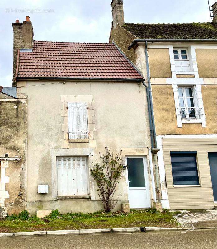 Maison à COURSON-LES-CARRIERES