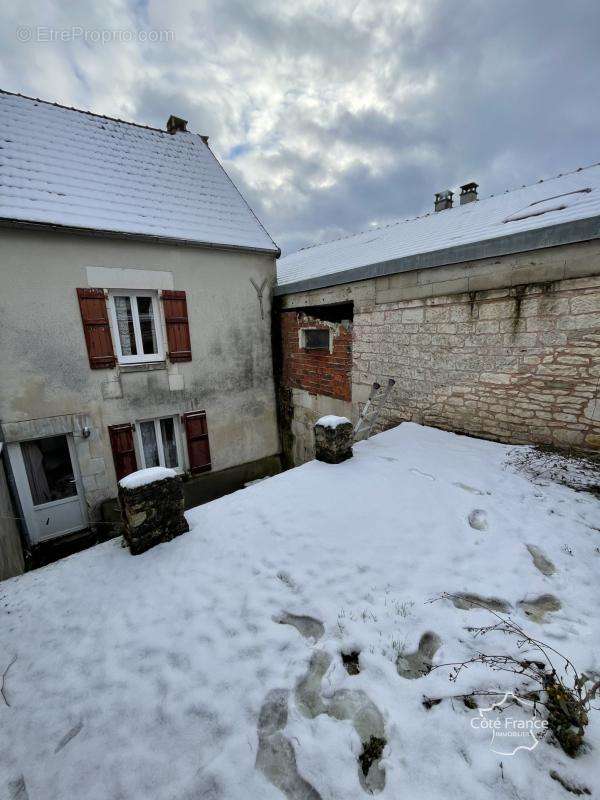 Maison à COURSON-LES-CARRIERES