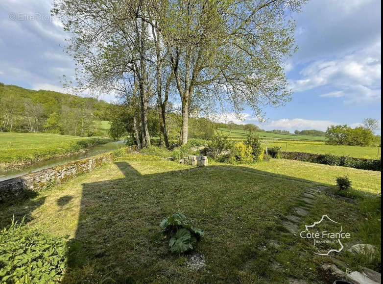 Maison à ANGELY