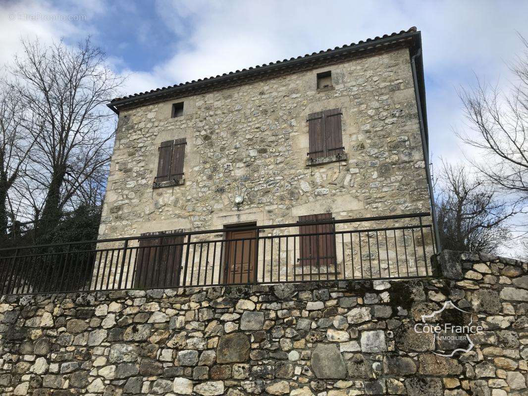 Maison à MONTMURAT