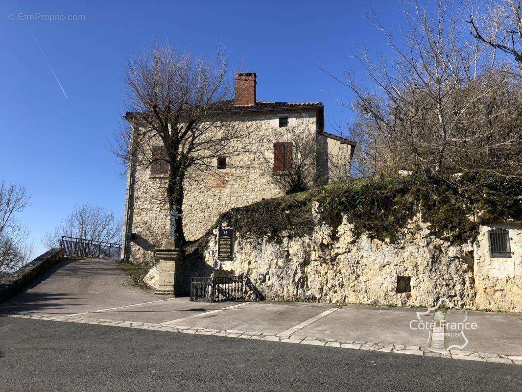 Maison à MONTMURAT