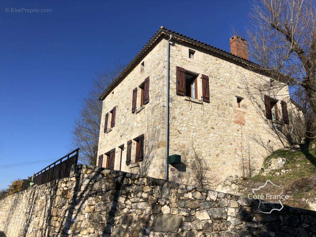 Maison à MONTMURAT