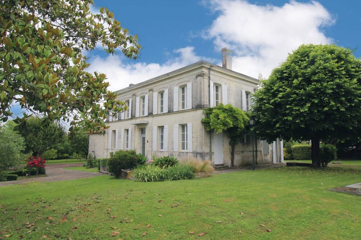 Maison de Maître  - Maison à COLOMBIERS