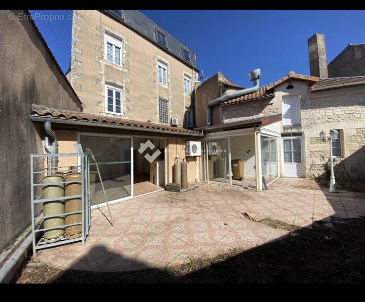 Appartement à NEUVILLE-DE-POITOU