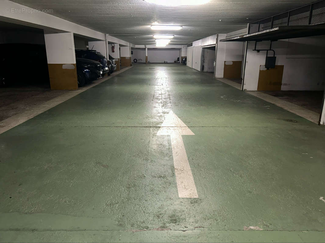 Parking à NEUILLY-SUR-SEINE