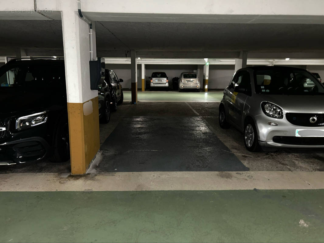 Parking à NEUILLY-SUR-SEINE