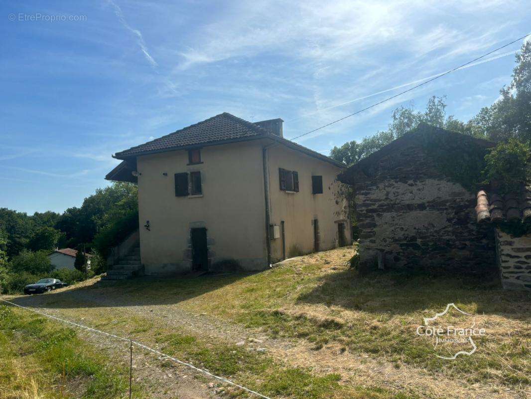 Maison à SAINT-ETIENNE-DE-MAURS