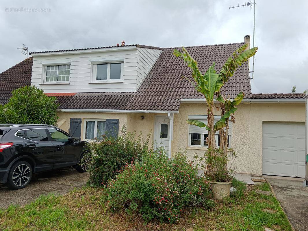 Maison à AMBARES-ET-LAGRAVE