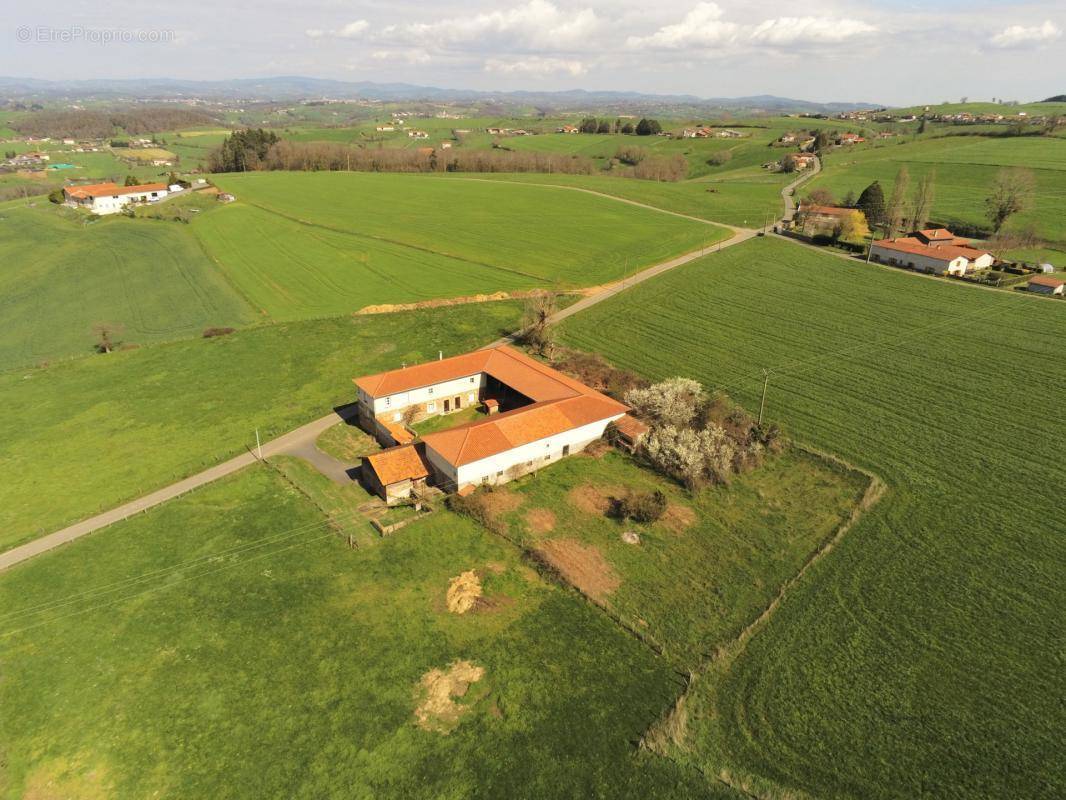 Maison à MARINGES