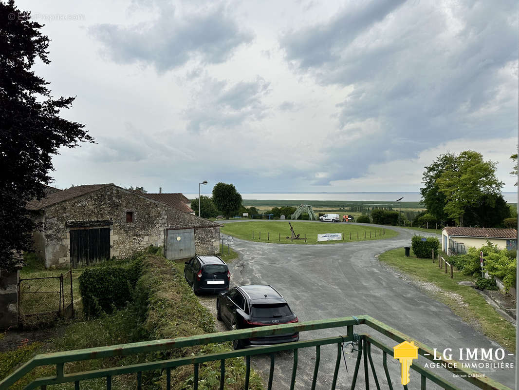 Maison à MORTAGNE-SUR-GIRONDE