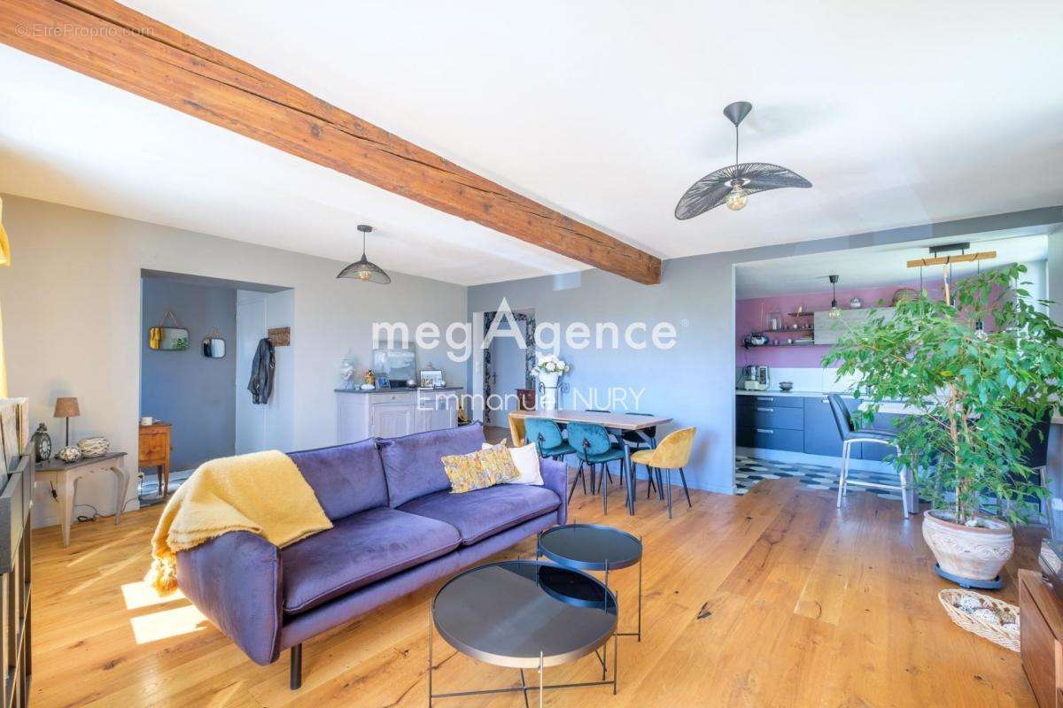 Appartement à SAINT-GENIS-LAVAL