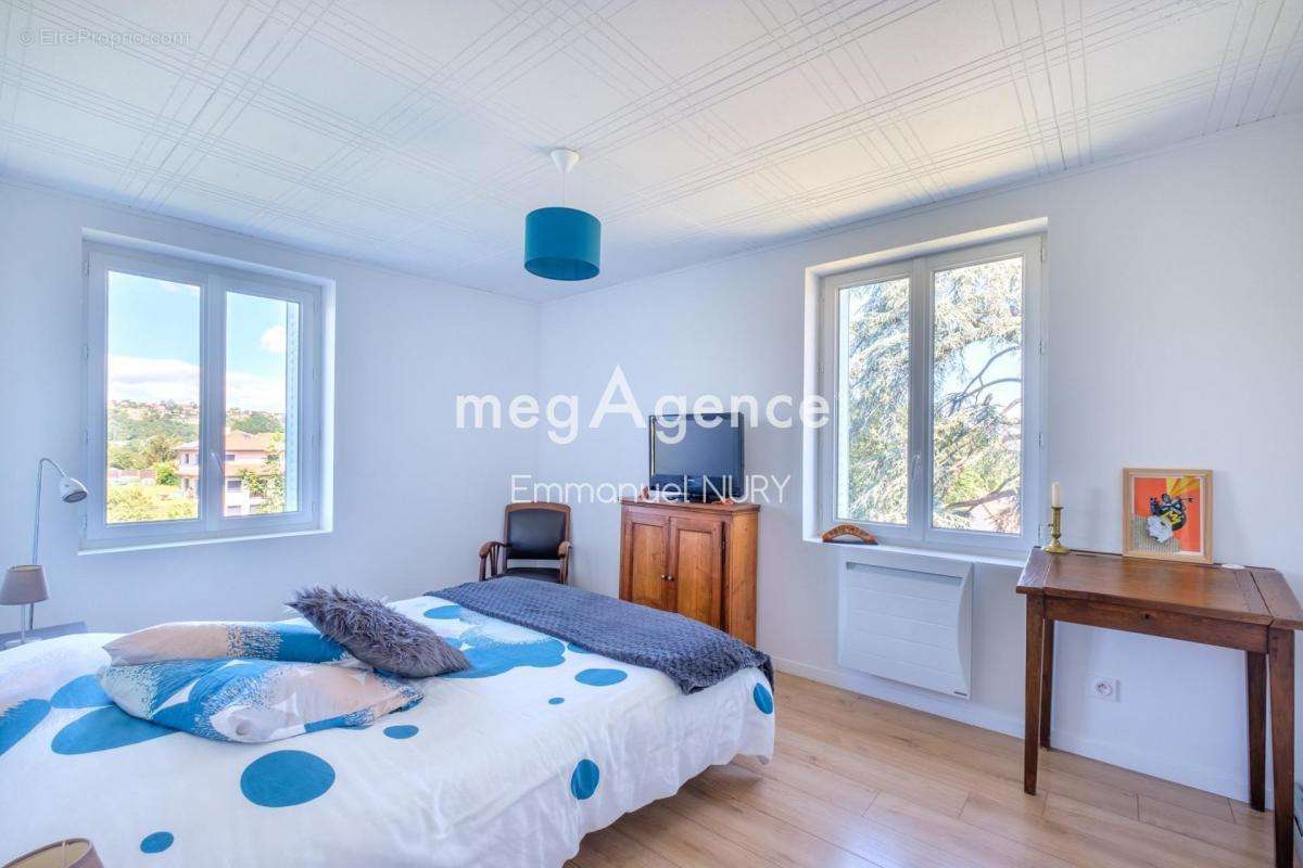 Appartement à SAINT-GENIS-LAVAL