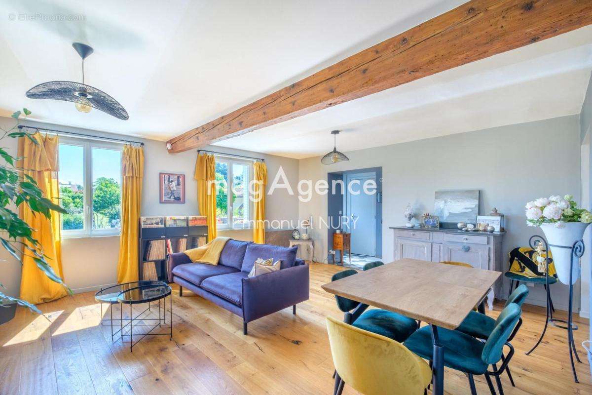 Appartement à SAINT-GENIS-LAVAL