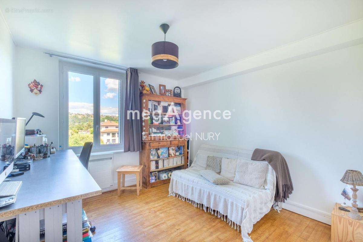 Appartement à SAINT-GENIS-LAVAL