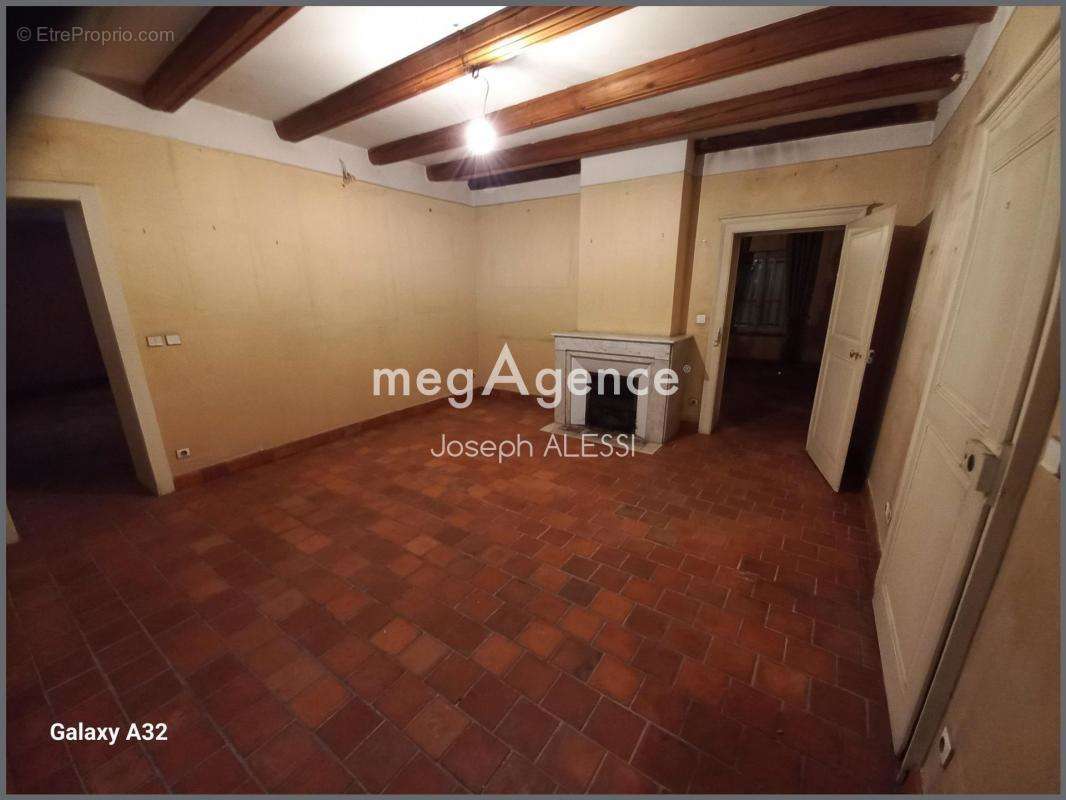 Appartement à AY-SUR-MOSELLE