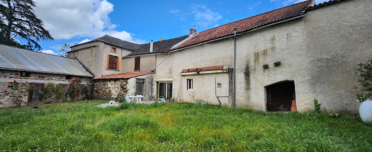 Maison à ALMAYRAC